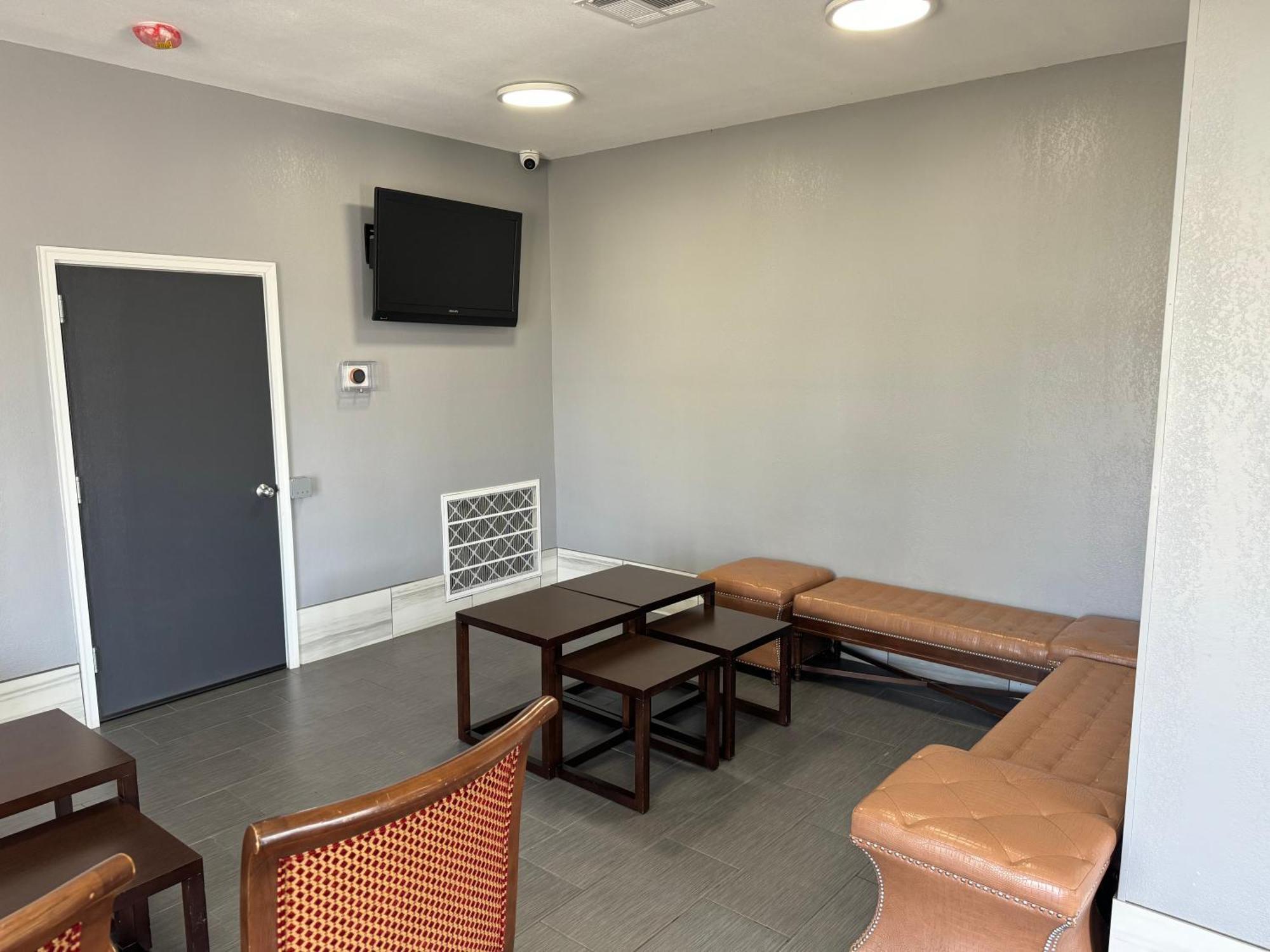 Nola Inn & Suites นิวออร์ลีนส์ ภายนอก รูปภาพ