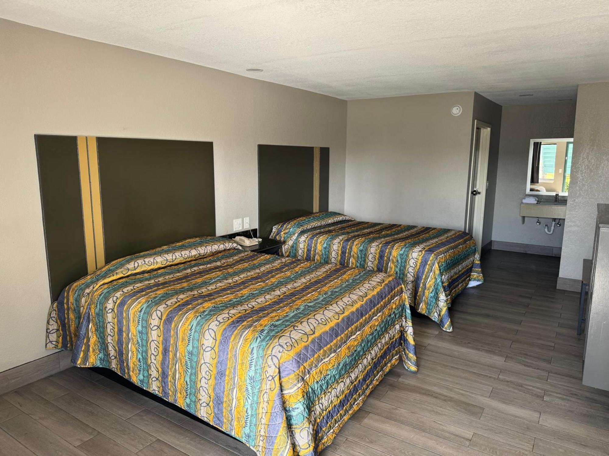 Nola Inn & Suites นิวออร์ลีนส์ ภายนอก รูปภาพ