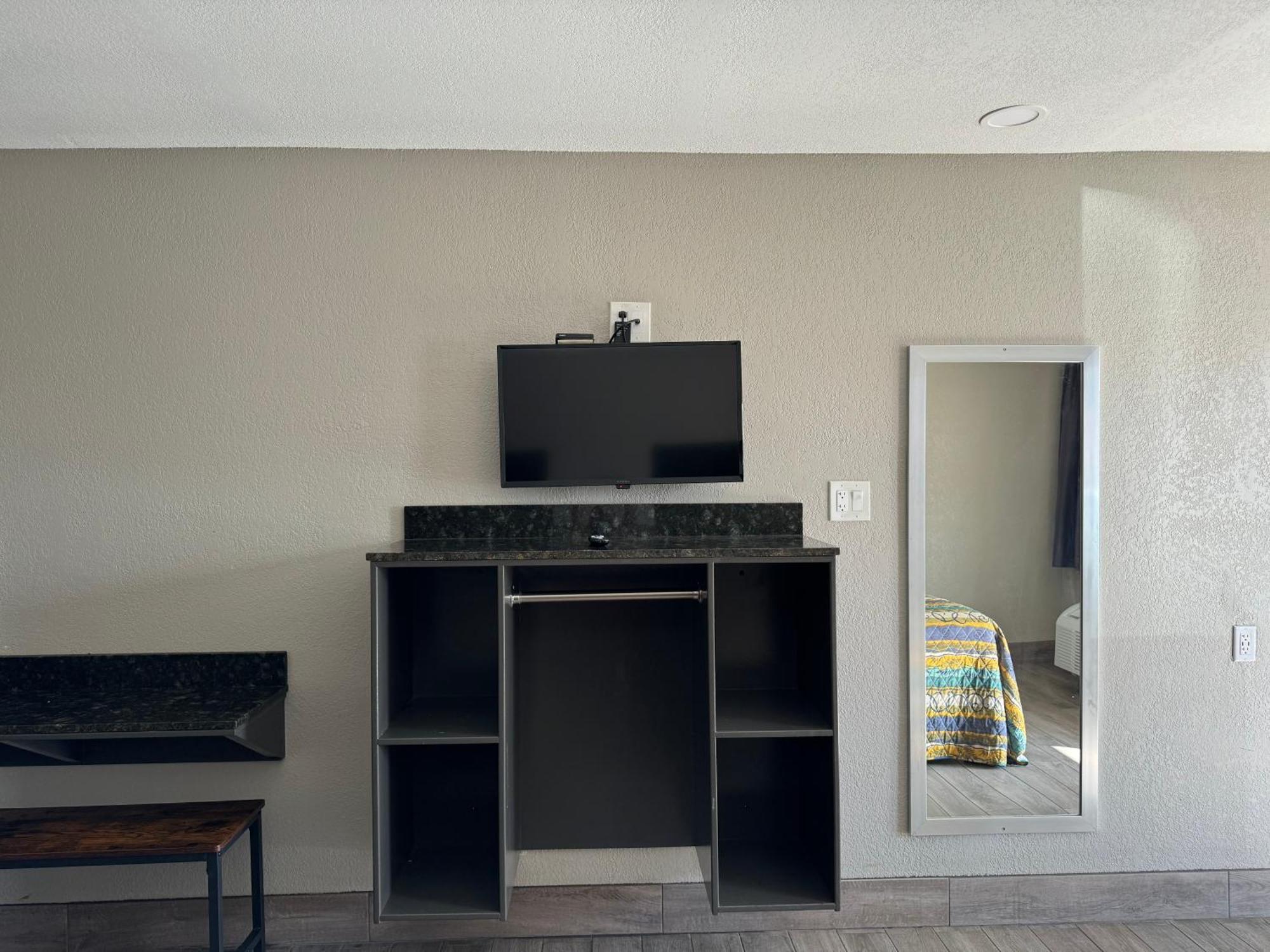 Nola Inn & Suites นิวออร์ลีนส์ ภายนอก รูปภาพ