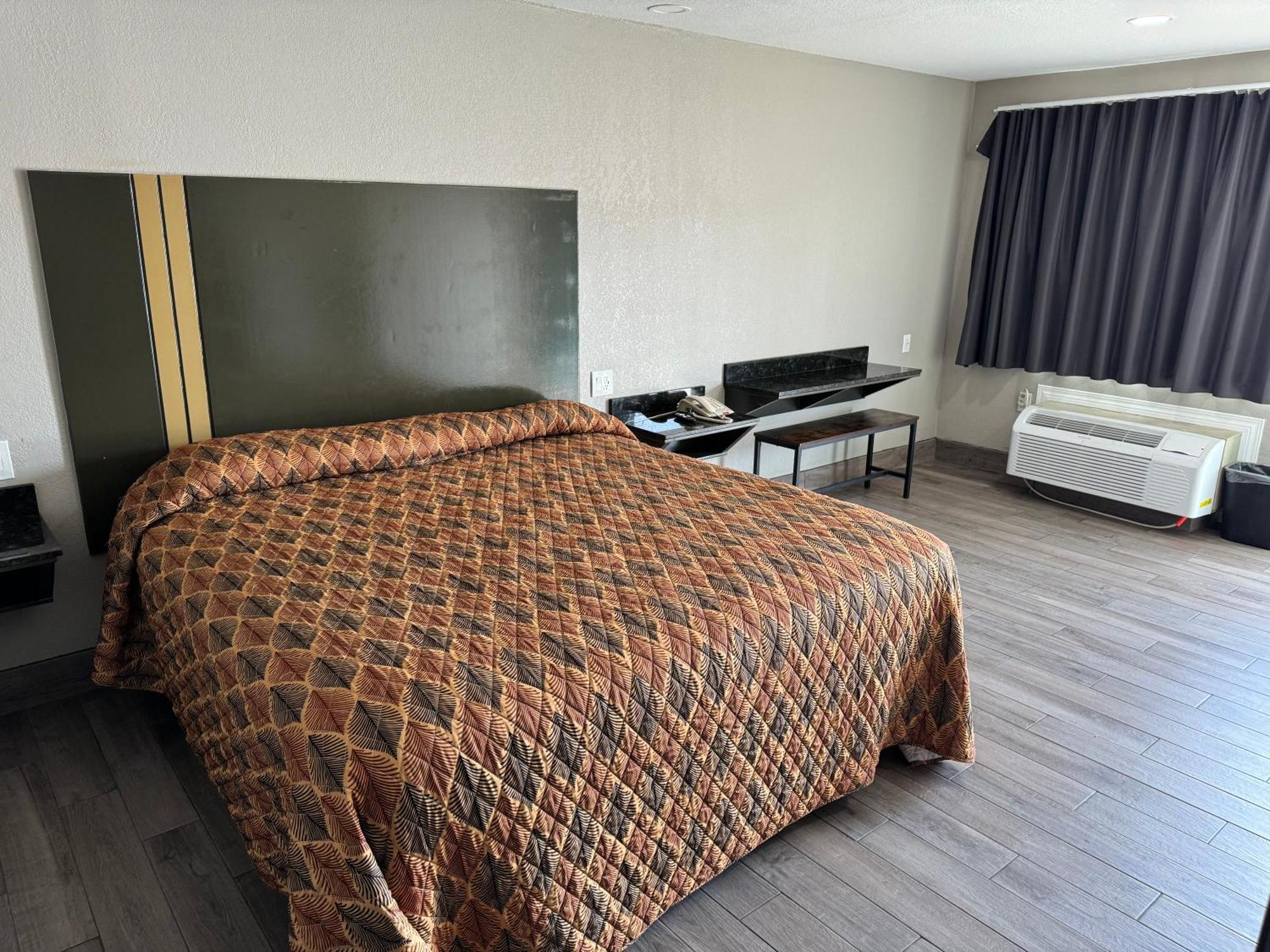 Nola Inn & Suites นิวออร์ลีนส์ ภายนอก รูปภาพ