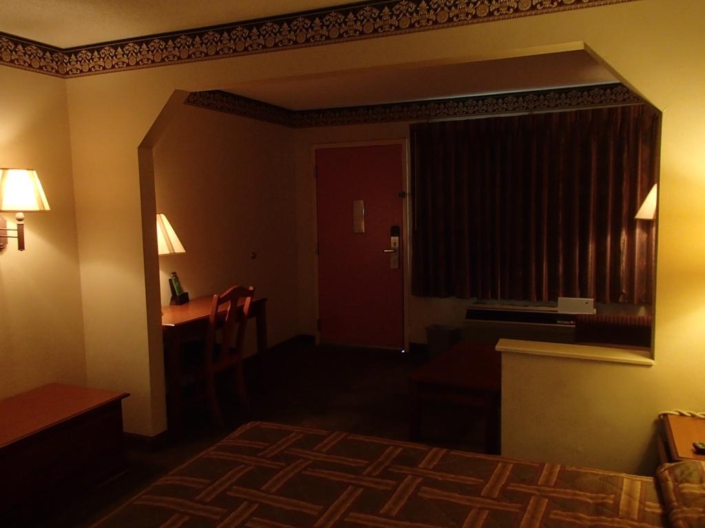 Nola Inn & Suites นิวออร์ลีนส์ ภายนอก รูปภาพ