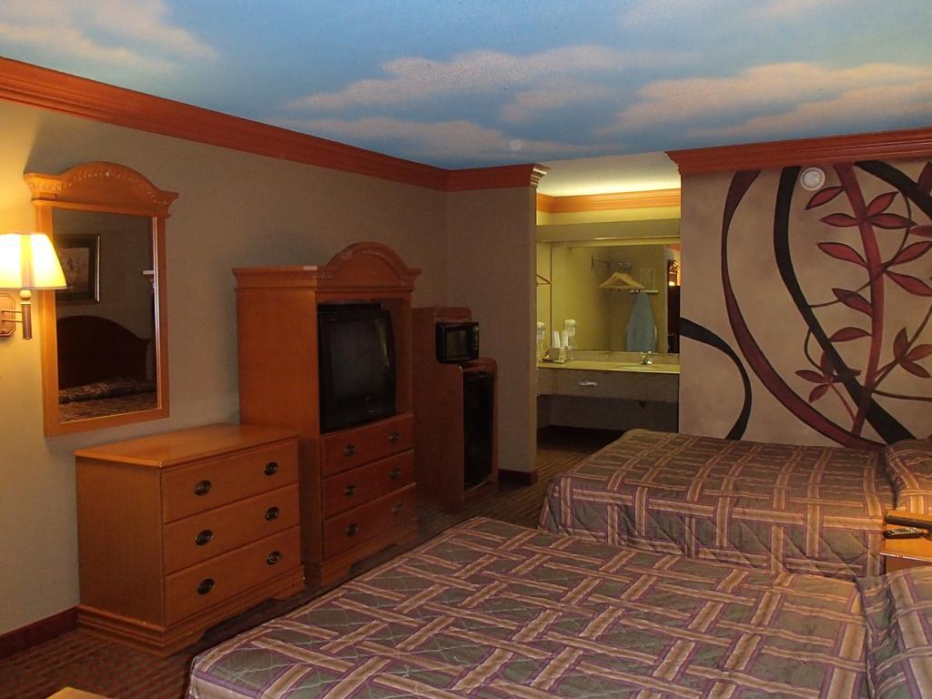 Nola Inn & Suites นิวออร์ลีนส์ ภายนอก รูปภาพ