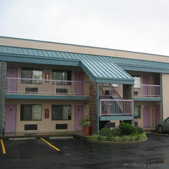 Nola Inn & Suites นิวออร์ลีนส์ ภายนอก รูปภาพ