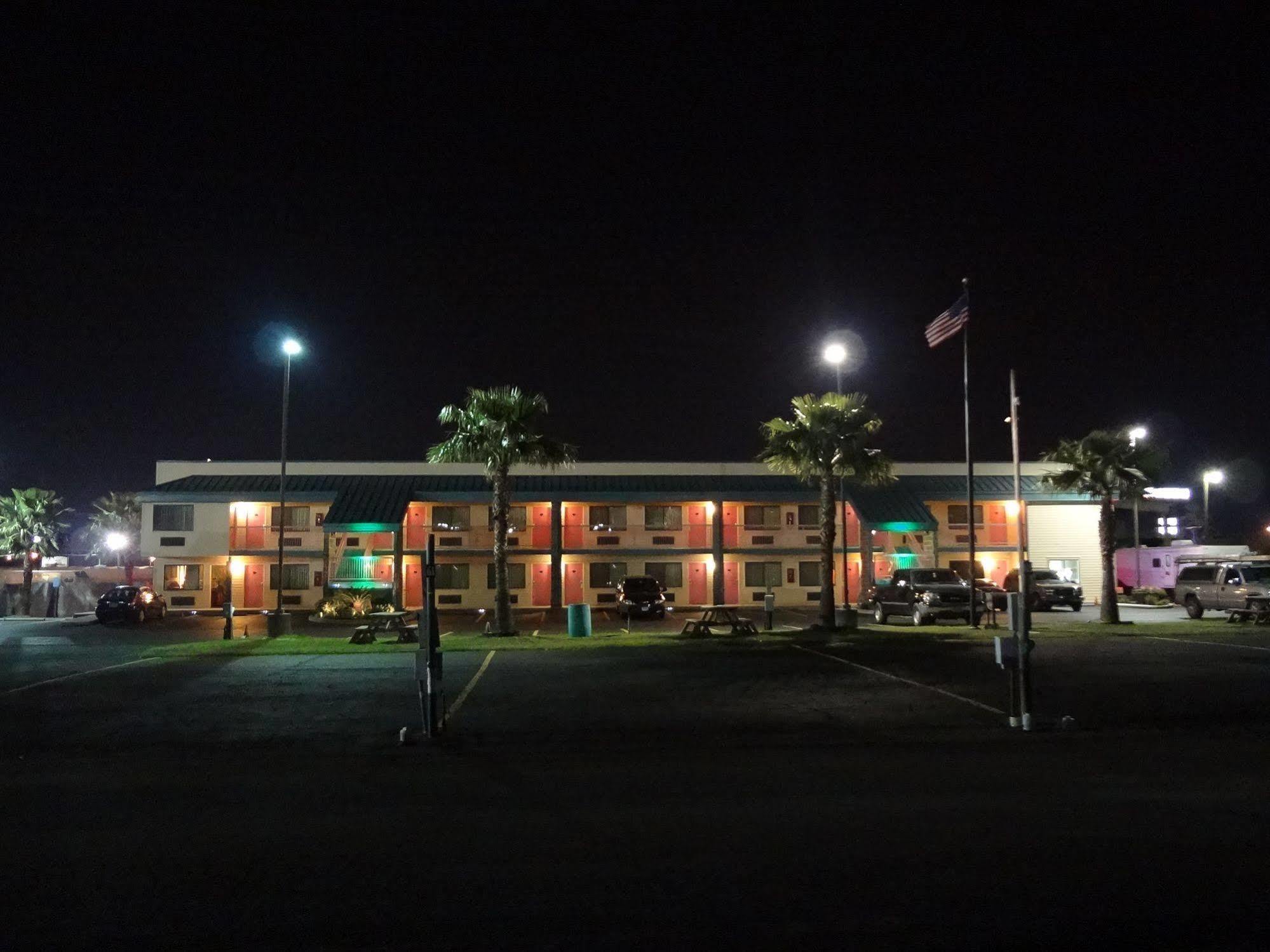Nola Inn & Suites นิวออร์ลีนส์ ภายนอก รูปภาพ