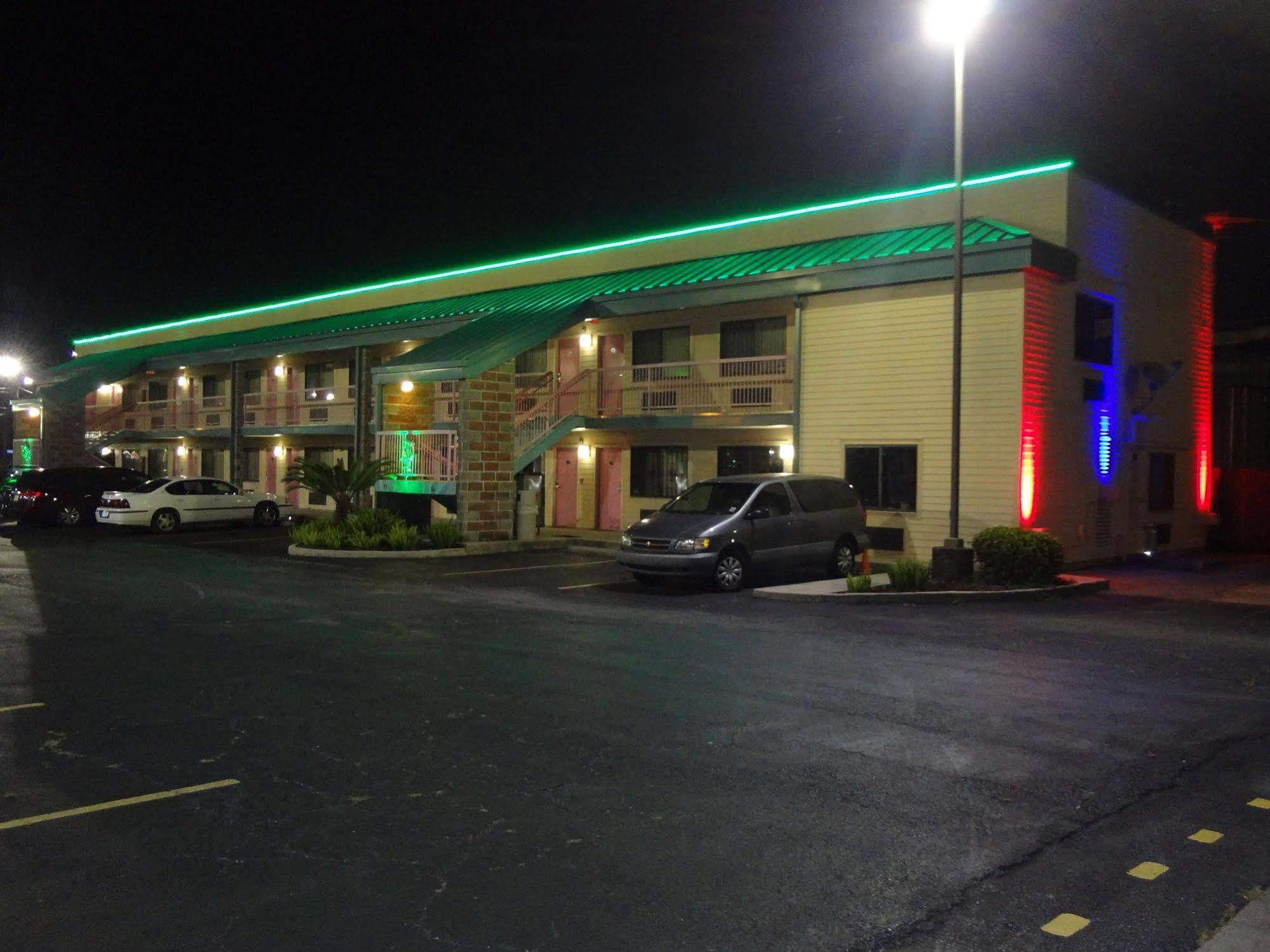 Nola Inn & Suites นิวออร์ลีนส์ ภายนอก รูปภาพ