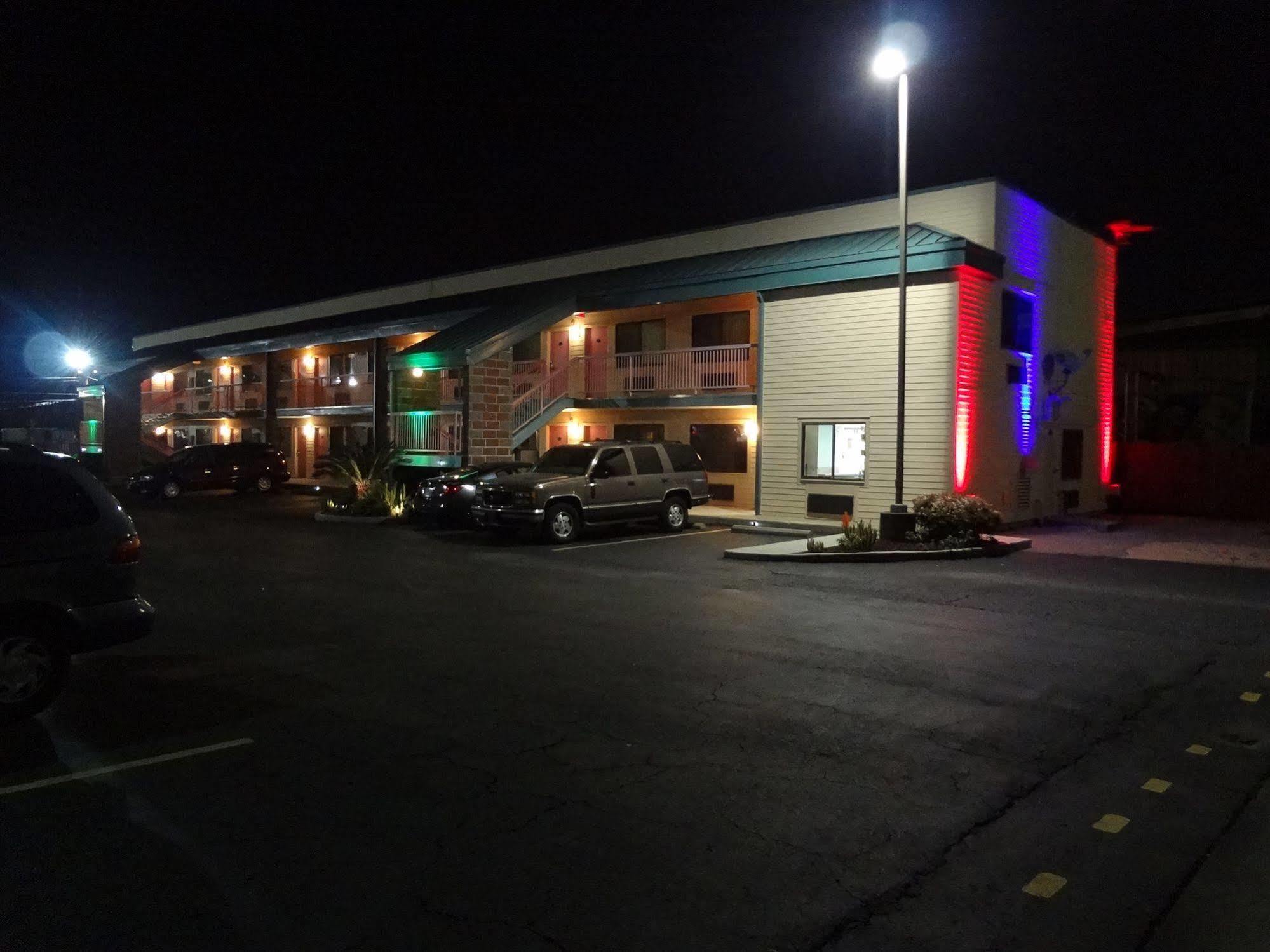 Nola Inn & Suites นิวออร์ลีนส์ ภายนอก รูปภาพ