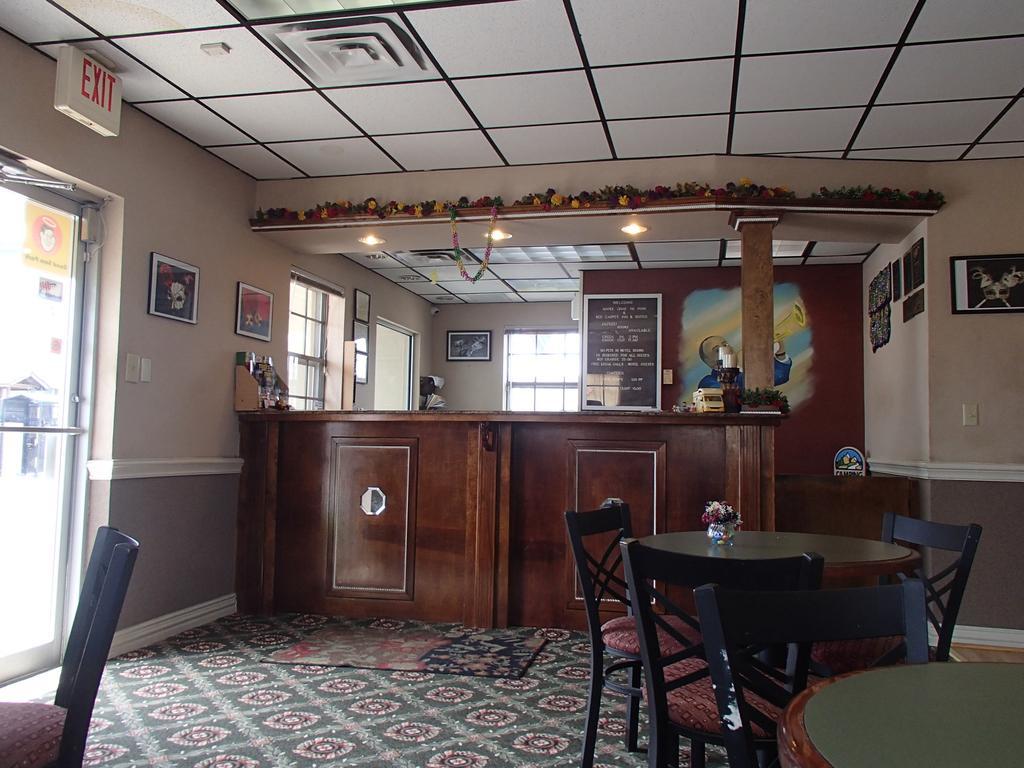 Nola Inn & Suites นิวออร์ลีนส์ ภายนอก รูปภาพ